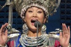 Penyanyi Ternama China Hibur Tentara dan Pekerja di Laut China Selatan 