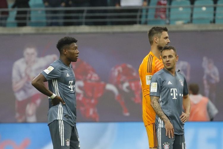 David Alaba, Sven Ulreich, dan Rafinha kecewa dengan hasil imbang tanpa gol pada laga Red Bull Leipzig vs Bayern Muenchen di Red Bull Arena dalam lanjutan Bundesliga, 11 Mei 2019. 