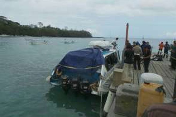 KM Gili Cat 2 yang dievakuasi ke Dermaga dan diberi garis polisi, Karangasem, Bali 