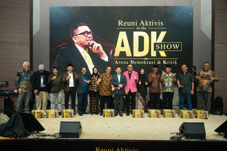 Doli Kurnia Luncurkan 4 Buku di Reuni Aktivis: Jangan Antikritik