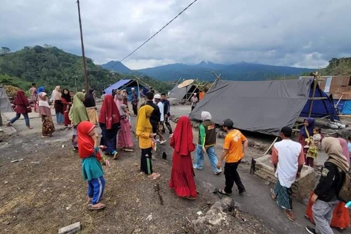 Wabup Sumbawa Berikan Trauma healing anak penyintas kebakaran 25 rumah 