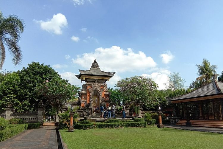 Anjungan Bali di Taman Mini Indonesia Indah (TMII), Minggu (5/7/2020).