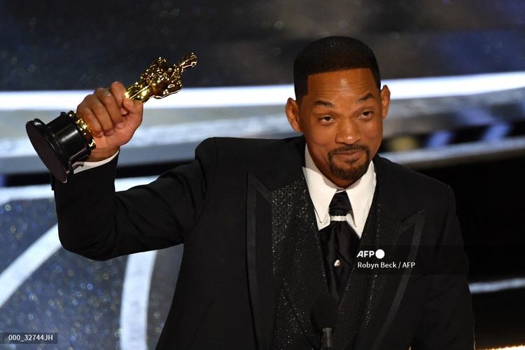 Aktor Will Smith mendapatkan Piala Oscar sebagai Best Actor atau Aktor Pemeran Utama Terbaik dalam Academy Awards ke-94 yang digelar di Dolby Theatre, Hollywood, California, Minggu (27/3/2022). 