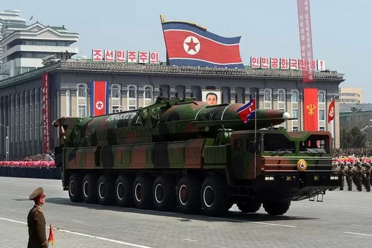 Korea Utara memiliki gudang besar rudal buatan sendiri, termasuk Taepodong 2, yang jangkauannya diperkirakan beberapa ribu kilometer.

