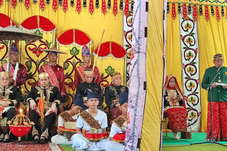 Upacara Adat Pangangkatan Datu Rajamuda Kesultanan Sumbawa Rabu (29/5/2024) di Istana Dalam Loka Sumbawa 