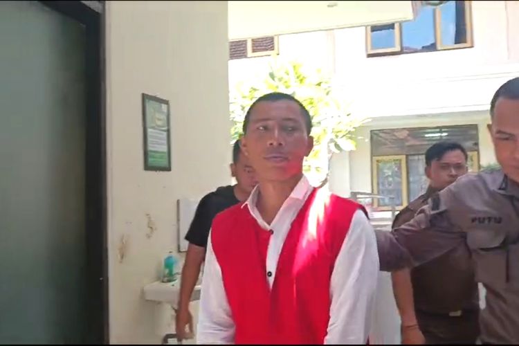 I Nyoman Sukena, saat menghadiri persidangan atas kasus pelihara landak jawa secara ilegal di Pengadilan Negeri Denpasar, pada Kamis (12/9/2024).  