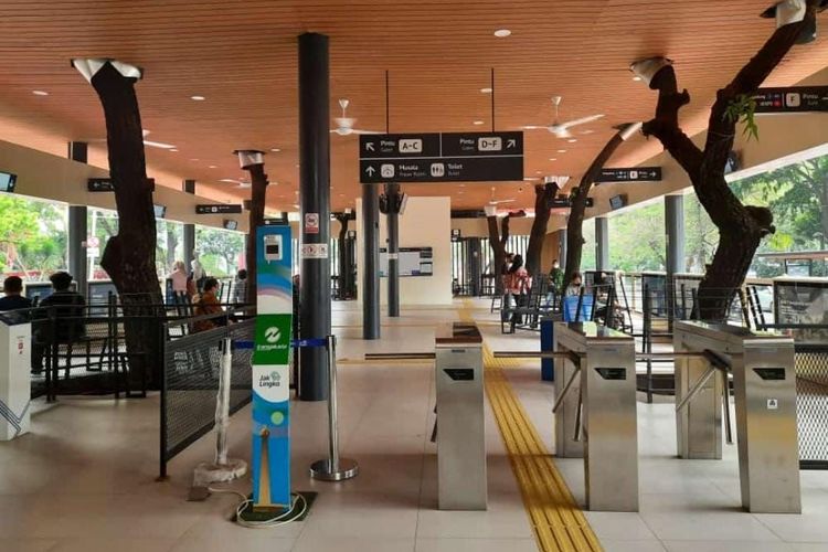 PT Transportasi Jakarta (Transjakarta) telah merampungkan revitalisasi Halte Balai Kota, Jakarta Pusat. Halte ini dilengkapi mesin gate, toilet, kamera pengintai atau CCTV, passanger information system (PIS), Wi-fi, mushala dan lainnya.