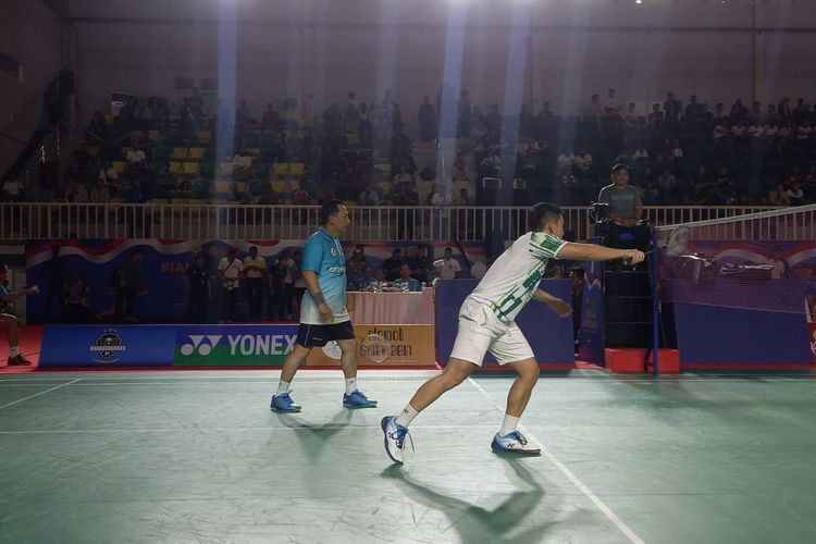 Momen Kapolri Listyo Tanding Bulu Tangkis dengan Bahlil di Kapolri Cup 2025