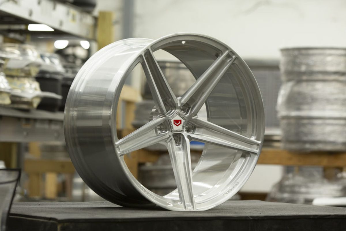 Ilustrasi pelek Vossen M-X5