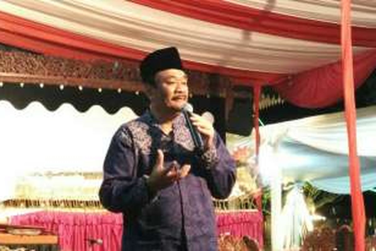 Calon wakil gubernur DKI Jakarta Djarot Saiful Hidayat menghadiri acara peringatan maulid nabi yang diadakan relawan Dulure Djarot di Balai Sarwono, Cilandak, Jakarta Selatan, Jumat (16/12/2016) malam.