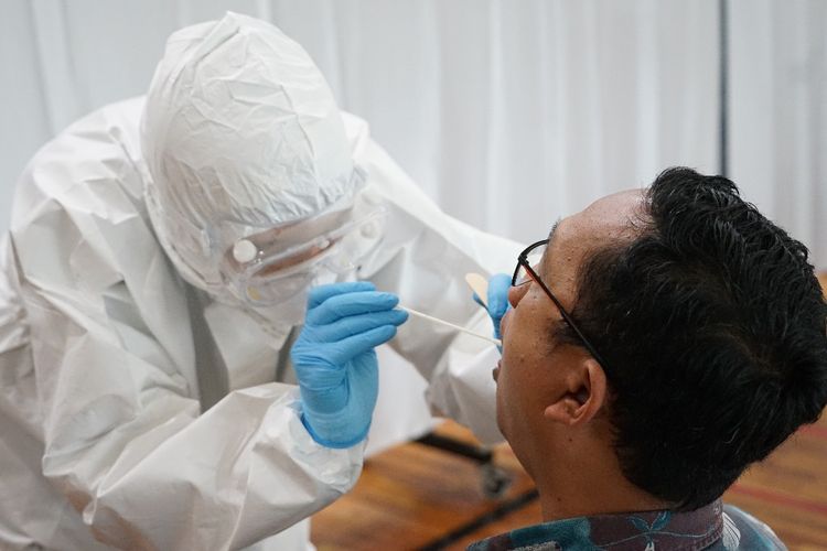 Suasana tes swab bagi pegawai KPK di Gedung Merah Putih KPK, Rabu (15/7/2020).