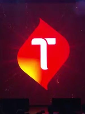 Logo baru Telkomsel mengusung warna warna merah, putih, dan kuning. Lengkap denga portal yang terinspirasi dari batik.