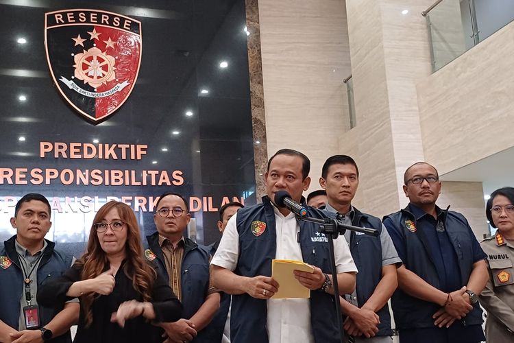 Kepala Satgas Antimafia Bola Polri Irjen Asep Edi di Lobi Bareskrim, Mabes Polri, Jakarta, Kamis (12/10/2023).