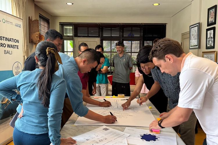 Enviu, TUI Care Foundation, dan Global Tourism Plastics Initiative (GTPI) meluncurkan inisiatif Destination Zero Waste Bali (22/5/2025).
