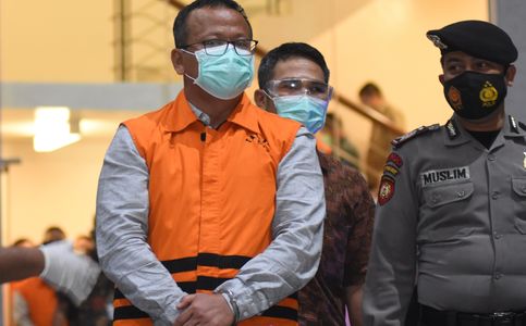 Indonesia Highlights: Indonesian Minister Named as Suspect in Bribery Case | Police Deepen Probe into Islamic Defenders Front’s Health Protocol Violations in Indonesia | 3 Indonesian Soldiers Wounded in Shootout Against Insurgents in Papua
