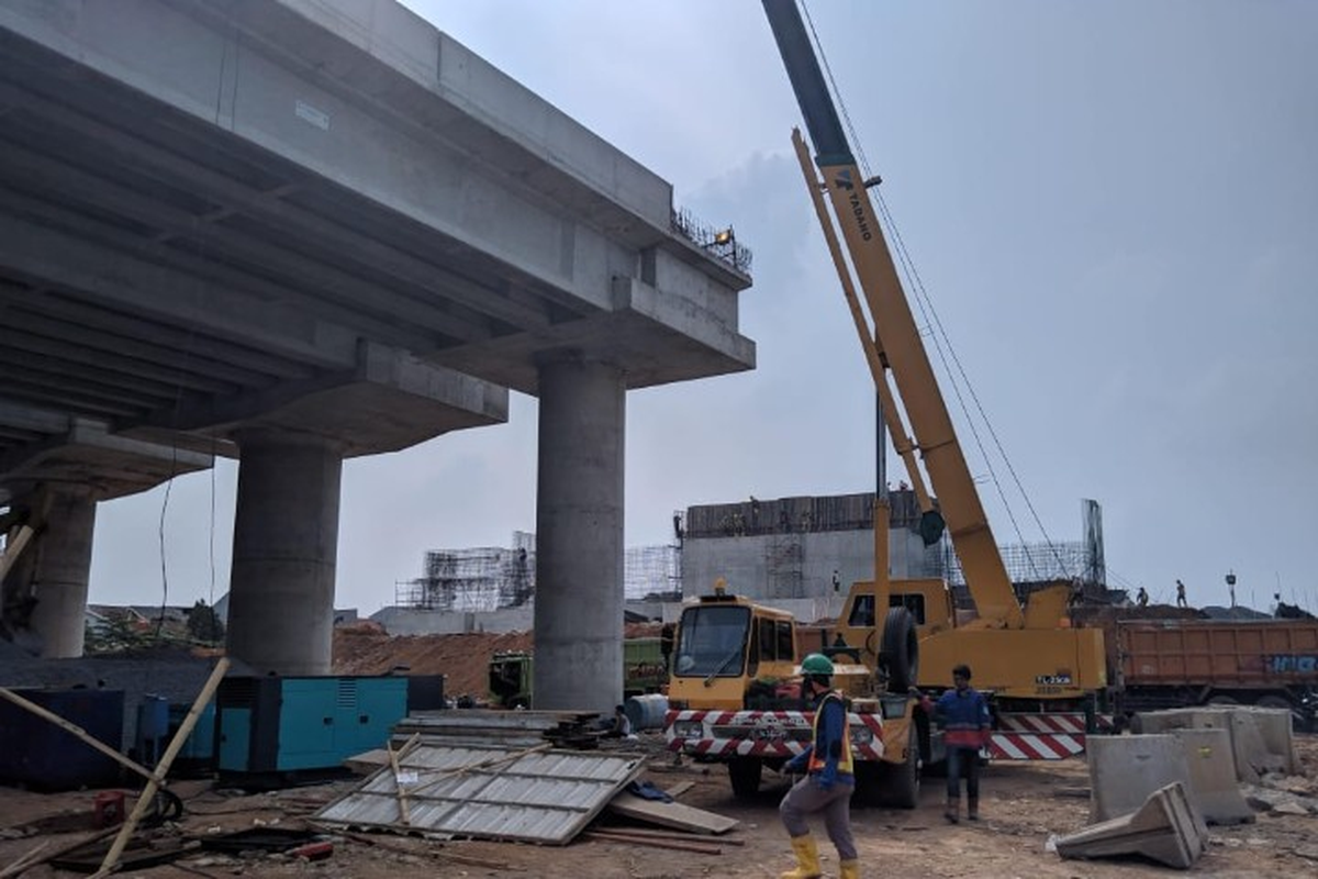 Proyek Tol Kunciran-Bandara membelah Kota Tangerang di Kelurahan Tanah Tinggi, Kota Tangerang,  Jumat (29/11/2019)