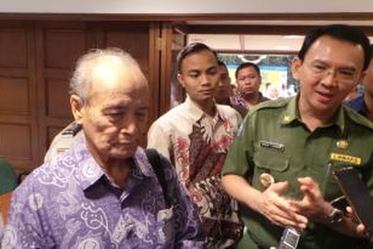 Gubernur DKI Jakarta Basuki Tjahaja Purnama bersama pendiri Maarif Institute, Buya Syafii Maarif, di Balai Kota, Senin (21/12/2015).