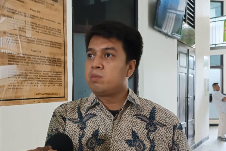 Tim hukum Masyarakat Anti Korupsi Indonesia (MAKI) Rinaldi Putra saat ditemui wartawan di Pengadilan Negeri Jakarta Selatan, Jumat (5/4/2024).