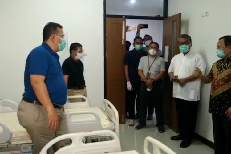 Wali Kota Tasikmalaya Budi Budiman, sedang meninjau ruang tambahan isolasi Covid-19 di RSUD Soekardjo Kota Tasikmalaya, Jumat (11/9/2020).