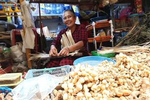 Cerita Siti Penjual Empon-Empon Pasar Sayur Magetan, Tetap Bertahan di Tengah Gempuran Bumbu Instan