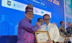 Sekda Riau Syahrial Abdi Raih Peringkat Pertama Penghargaan Kepemimpinan Digital 2026
