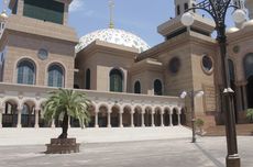 Di Balik Masjid Terbesar Kedua Asia Tenggara, Upah Karyawan Masih di Bawah UMR