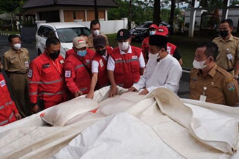 PMI Kota Magelang Kirim 1 Ton Beras untuk Korban Erupsi Gunung Semeru