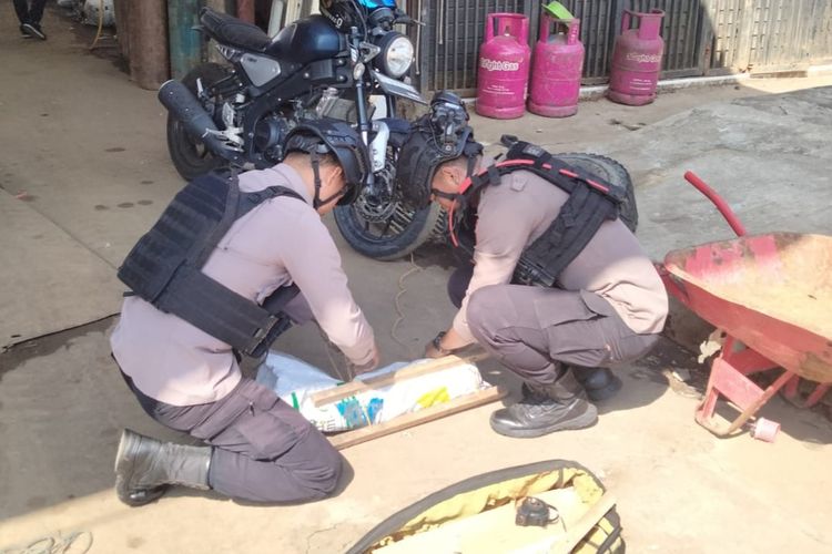 Pekerja Besi Tua di Balikpapan Temukan Mortir PD II Seberat 25 Kg, Gegana Turun Tangan