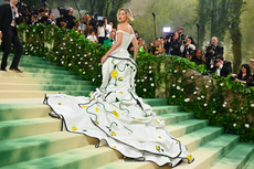10 Gaun Met Gala yang Pembuatannya Paling Lama, Nomor 1 Habiskan 50.000 Jam 