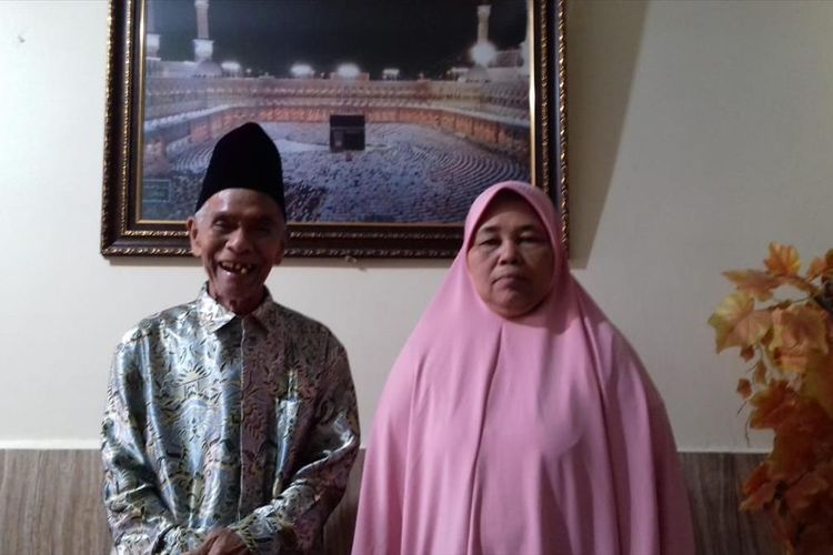 Haki bersama istrinya Satuni saat ditemui di rumahnya di Jodipan Wetan gang 1 Kota Malang, Selasa (9/7/2019)