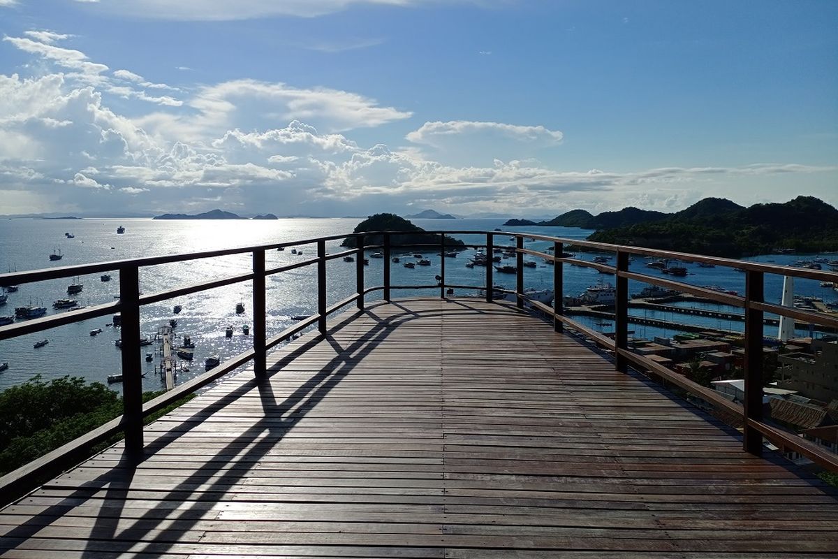 Menara pandang Puncak Waringin, Labuan Bajo, NTT.