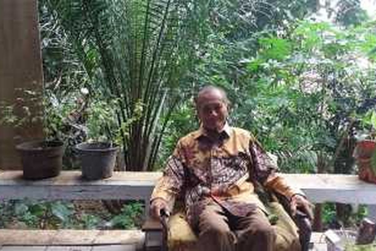Aktivis zaman Orde Baru Wimanjaya Keepeer Liotohe (83) dikediamannya di gang Jambon, Jalan Poltangan III, Pejaten Timur, Jakarta Selatan pada Jumat (22/1/2016)