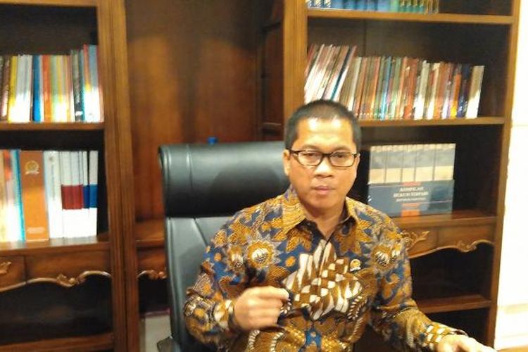 Ketua DPP PAN Yandri Susanto saat diwawancarai di ruangannya, di Kompleks Parlemen, Jakarta.