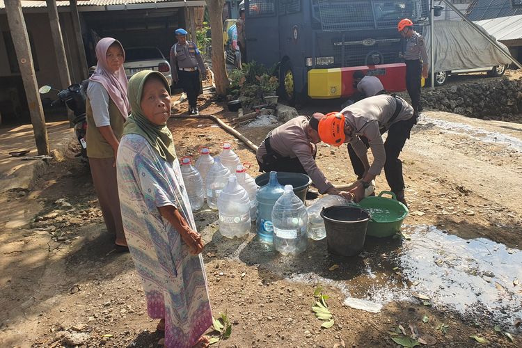 Potret Kekeringan di Gunungkidul: Debit Air PDAM Terbatas dan Pilihan Membeli Air Bersih