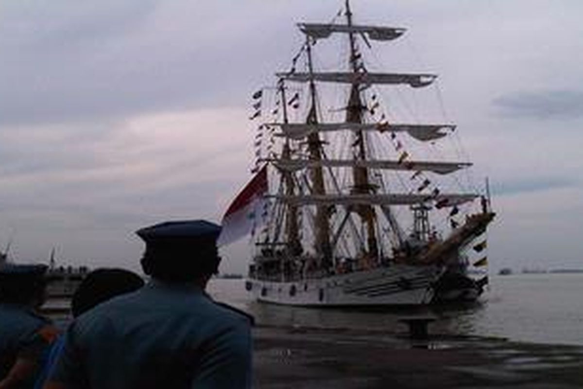 KRI Dewaruci 