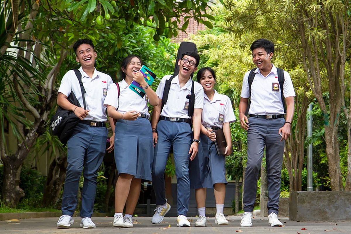 Orang tua dan calon siswa bisa cek peringkat SPMB Jateng 2025 jenjang SMA-SMK secara online melalui fitur Jurnal di laman spmb.jatengprov.go.id.
