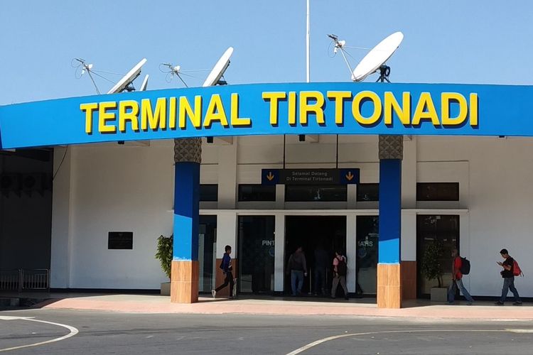 Terminal Tipe A Tirtonadi Solo, Jawa Tengah, Rabu (22/5/2019). Rute shuttle bus wisata Solo dimulai dari lahan parkir yang dipusatkan di Terminal Tirtonadi.