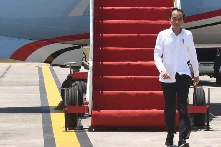 Presiden Joko Widodo akhirnya tiba di Provinsi Kepulauan Riau (Kepri) sekitar pukul 12.35 WIB, Rabu (1/4/2020).