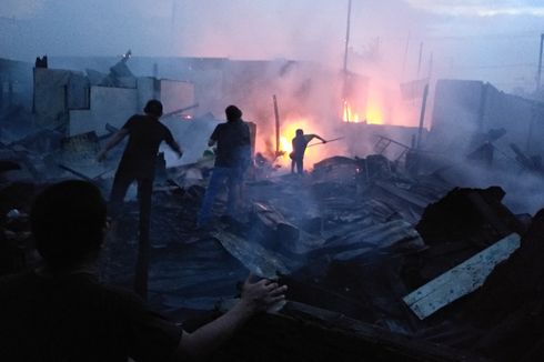Kebakaran Besar di Pemukiman Padat di Medan, Seratus Rumah Hangus