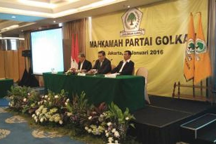 Mahkamah Partai Golkar (MPG) memutuskan untuk membentuk tim transisi untuk menggelar Musyawarah Nasional Rekonsiliasi. 