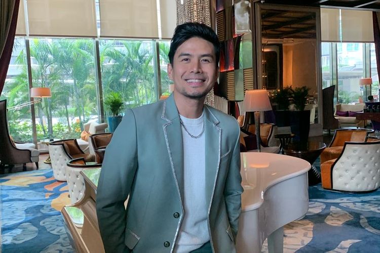 Penyanyi Filipina, Christian Bautista, saat diwawancarai di Kuningan, Jakarta Selatan, Rabu (6/12/2023).