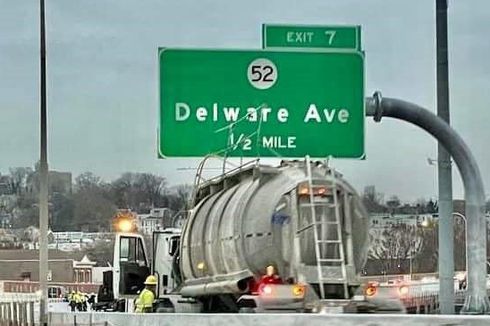 Tanda Jalan Raya di Delaware Typo Satu Huruf, Jadi Guyonan Warganet