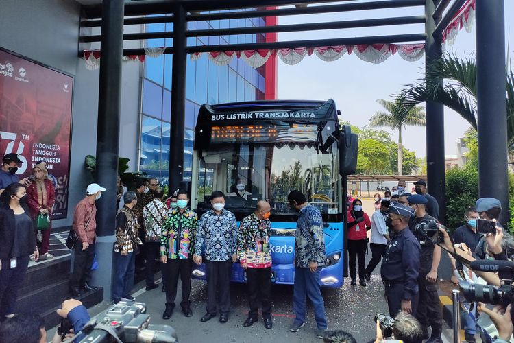 uji coba bus listrik higer