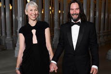 Keanu Reeves Gandeng Kekasihnya di Karpet Merah LACMA Art + Film Gala