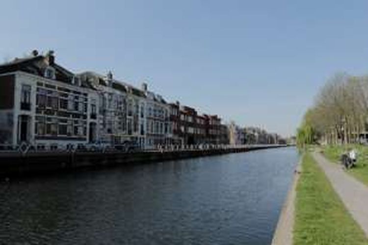 Cuaca hangat di Kota Utrecht, Belanda, Sabtu (7/5/2016). Cuaca hangat yang baru dirasakan dalam tiga hari terakhir ini dimanfaatkan warga Kota Utrecht untuk berjemur dan bersantai bersama kerabat