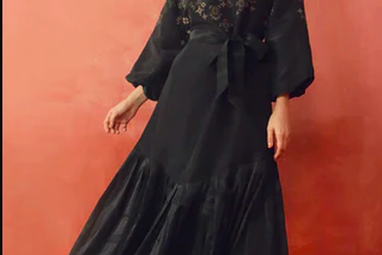 Ruffle Maxi Dress dari Buttonscarves, ide model baju Lebaran 
