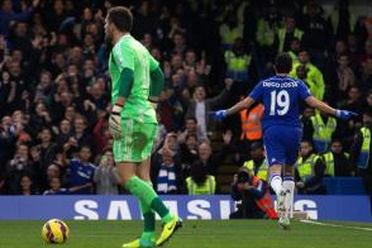 Striker Chelsea, Diego Costa, seusai mencetak gol ke gawang West Bromwich Albion pada laga lanjutan Premier League di Stamford Bridge, Sabtu (22/11/2014). 