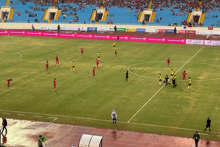 Suasana pertandingan antara timnas Indonesia vs Malaysia pada perebutan medali perunggu SEA Games Vietnam 2021, Minggu (22/5/2022).