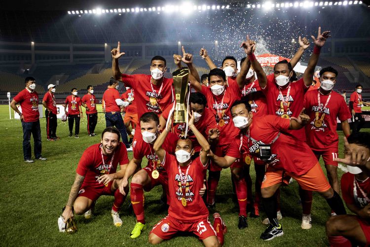 Pesta perayaan menjuarai Piala Menpora 2021 dengan kemenangan 4-1 secara agregat atas Persib Bandung. Di leg kedua Persija Jakarta menang 1-2 atas Persib Bandung di Stadion Manahan, Solo, Minggu (24/4/2021) malam WIB.