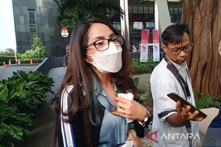 Windy Yunita Ghemary atau Windy Idol diperiksa Komisi Pemberantasan Korupsi (KPK) sebagai saksi kasus dugaan suap penanganan perkara di Mahkamah Agung (MA), Senin (29/5/2023).